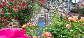 Exterior detail - Charming Oliabou Gîte – Mountain View, Private Terrace, Wi-Fi (Laurie)