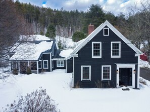 Exterior - Lg modern farmhouse-Luxe-Htub-Game Room-Fireplace (Newfane)