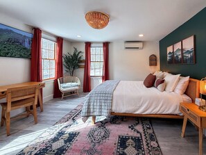 WiFi, bed sheets - Lg modern farmhouse-Luxe-Htub-Game Room-Fireplace (Newfane)