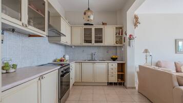 Rumah, 2 kamar tidur, Boleh Merokok, akses ke kolam renang | Dapur pribadi | Mesin pembuat kopi/teh dan kursi makan untuk bayi