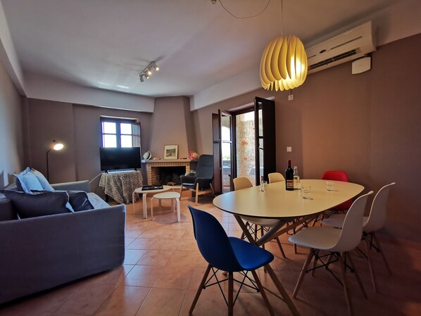 In-room dining - Anaroussa Diros Villa (East Mani)