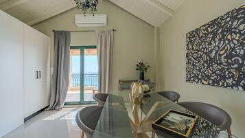 Apartment, 1 Bedroom, Smoking, Pool Access | In-room dining