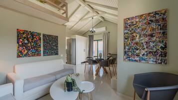 منزل - ٣ غرف نوم - للمدخنين - بمسبح خاص | غرفة المعيشة | مدفأة