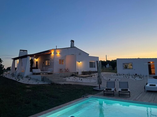 Monte Barriga: Cozy Retreat with Private Pool and Air Conditioning