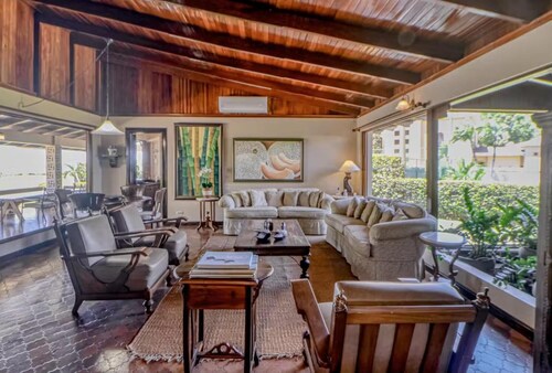 Casa Cres, Beachfront, Private Pools, Tennis and AC!