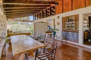 Outdoor dining - Casa Cres, Beachfront, Private Pools, Tennis and AC! (El Roble)