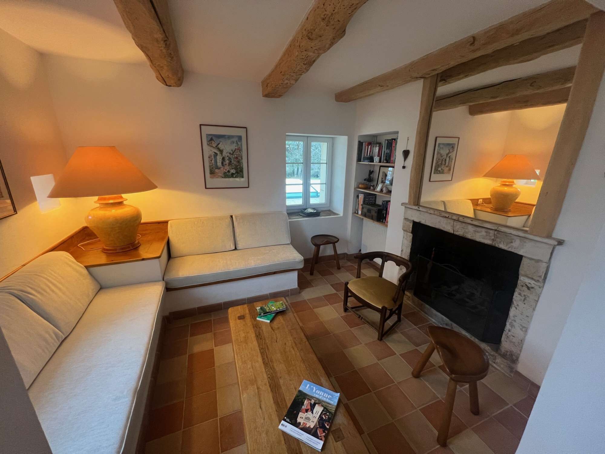 Télévision, lecteur de DVD, baby-foot