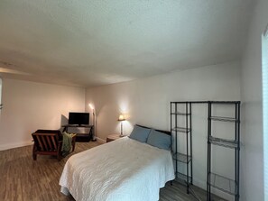Bed sheets - Cozy studio in Port St. Lucie with AC -WiFi for relaxing stays (Port St. Lucie)