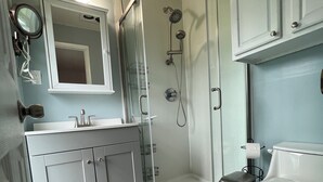 A bathroom with a shower, toilet, and sink. - Cozy studio in Port St. Lucie with AC -WiFi for relaxing stays (Port St. Lucie)