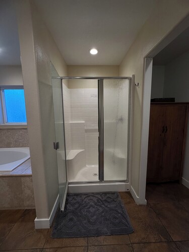 “Guest House with Private Jacuzzi & King Suite”