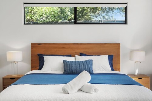 Luxury Oasis- Modern coastal escape near Fremantle