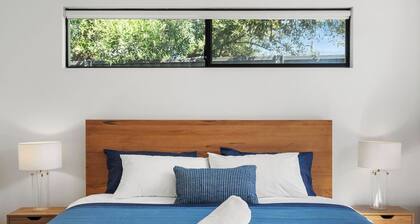 Luxury Oasis- Modern coastal escape near Fremantle