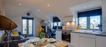 Stylish and Modern Flat with Free Parking - Pass the Keys