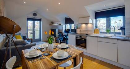 Stylish and Modern Flat with Free Parking - Pass the Keys