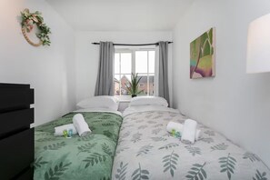Silitysrauta/-lauta, ilmainen Wi-Fi, vuodevaatteet