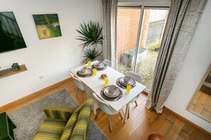 Dining - Modern 2-Bed Stay with Garden & Parking - Pass the Keys (Nottingham)