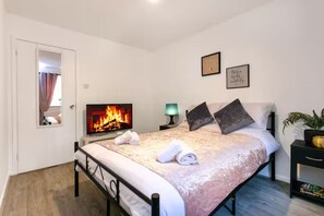 Iron/ironing board, free WiFi, bed sheets - Modern 2-Bed Stay with Garden & Parking - Pass the Keys (Nottingham)