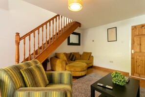 TV - Modern 2-Bed Stay with Garden & Parking - Pass the Keys (Nottingham)