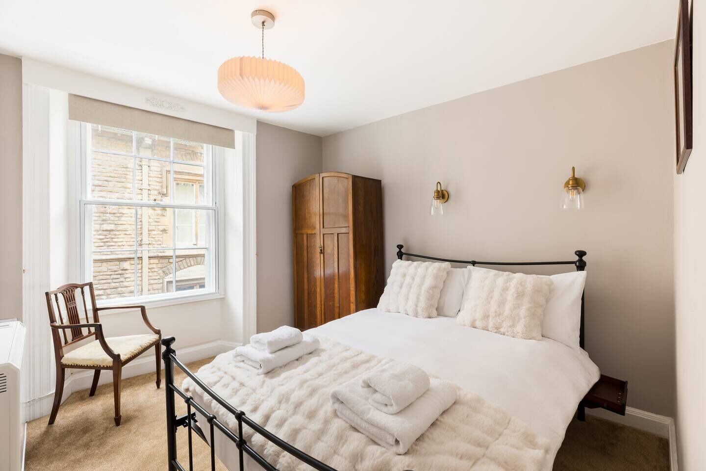 Iron/ironing board, free WiFi, bed sheets