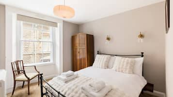 Iron/ironing board, free WiFi, bed sheets