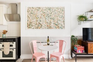 Dining - The Nook above the Bookshop - Pass the Keys (Cirencester)