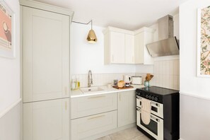 冰箱、烤箱、烤面包机、厨具/餐具