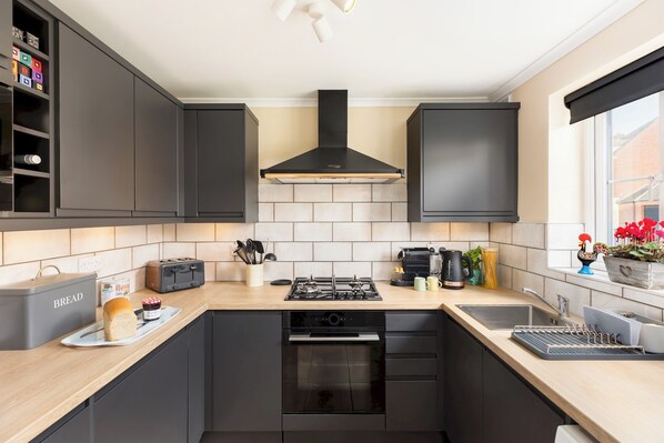 Refrigerador, microondas, horno y lavavajillas