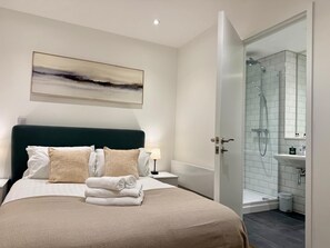 Iron/ironing board, travel cot, free WiFi, bed sheets - Converted Mill In Heart Of Manchester - Pass the Keys (Manchester)