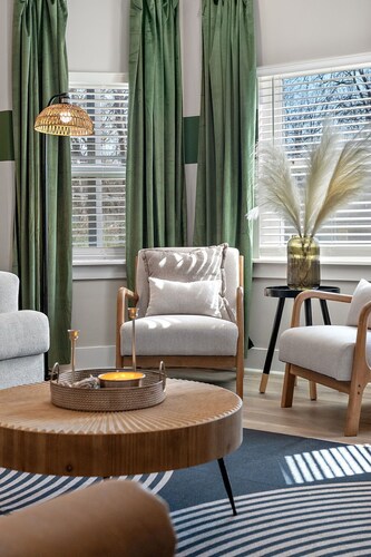 Luxury Modern Stay • Central Location • Stylish 2-Bedroom Apt