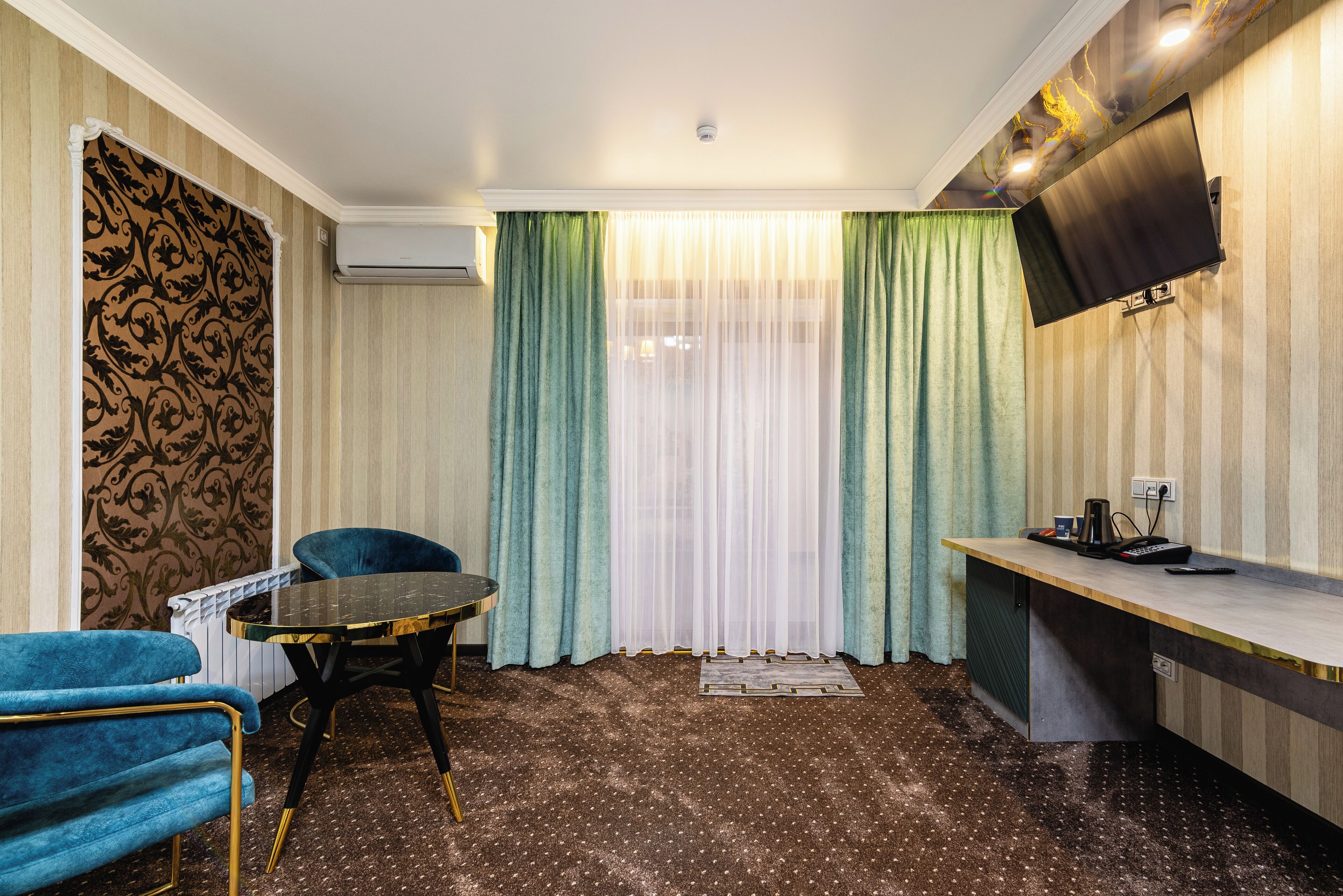 Sábanas de algodón egipcio, ropa de cama de alta calidad y minibar 