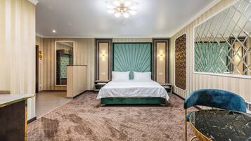 Draps en coton égyptien, literie de qualité supérieure, minibar, bureau