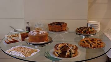 Sudah termasuk sarapan prasmanan setiap hari