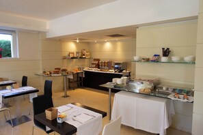 Tägliches inbegriffenes Frühstücksbuffet