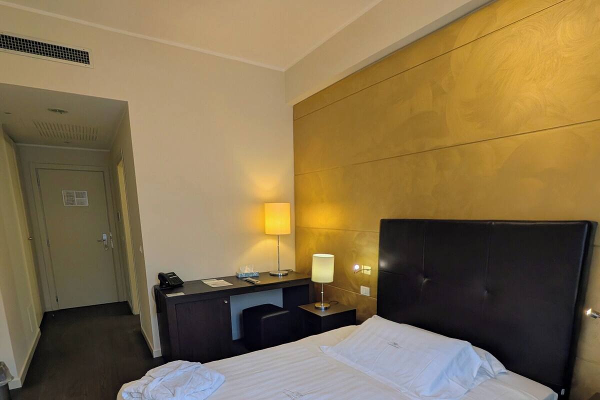 Single Room | In-room safe, desk, laptop workspace, free WiFi