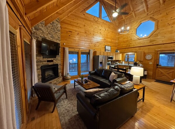 Smart TV, chimenea y videojuegos 