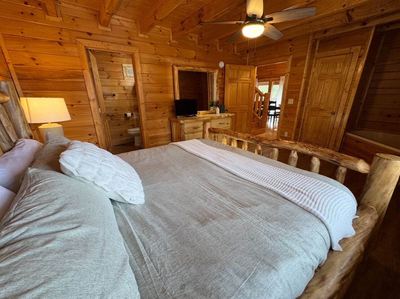 Fer et planche à repasser, Wi-Fi gratuit, draps fournis