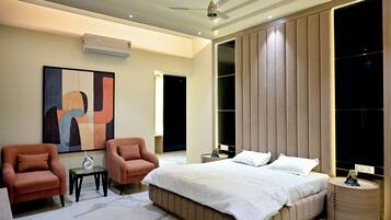 Villa | Desk, iron/ironing board, free WiFi, bed sheets
