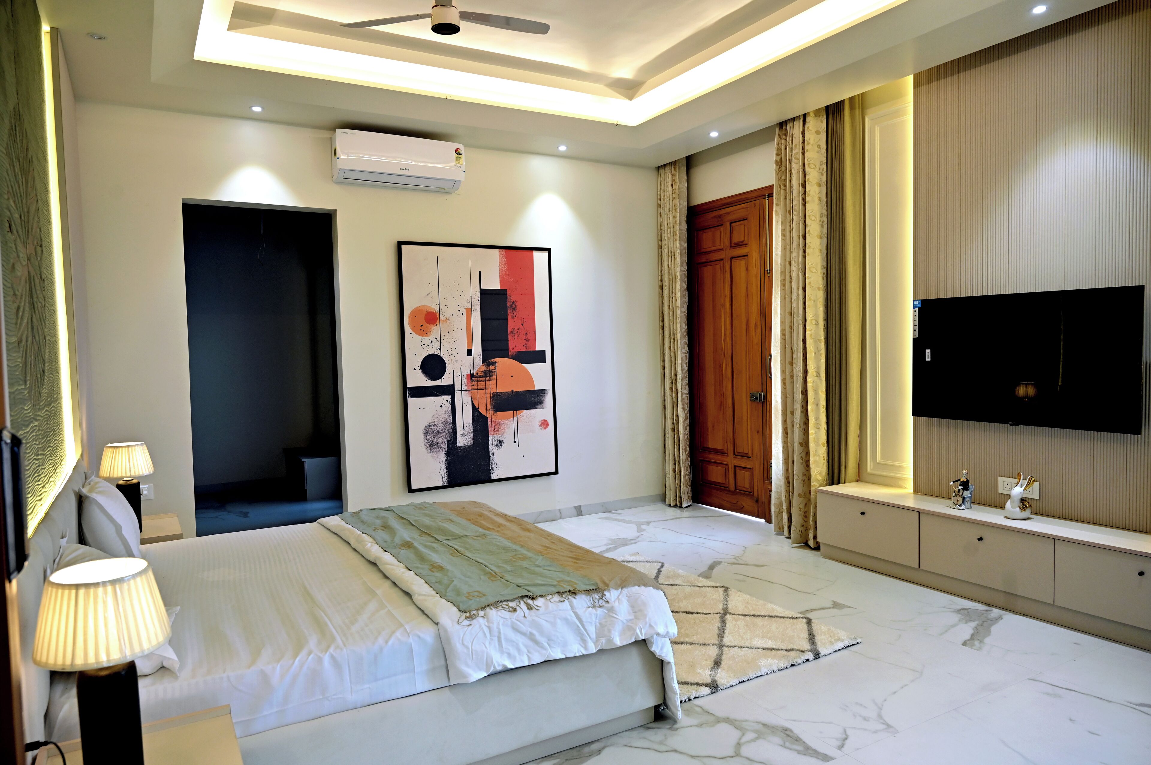 Executive-værelse (Gold Cost( balcony)) | Skrivebord, strygejern/strygebræt, gratis Wi-Fi, sengetøj