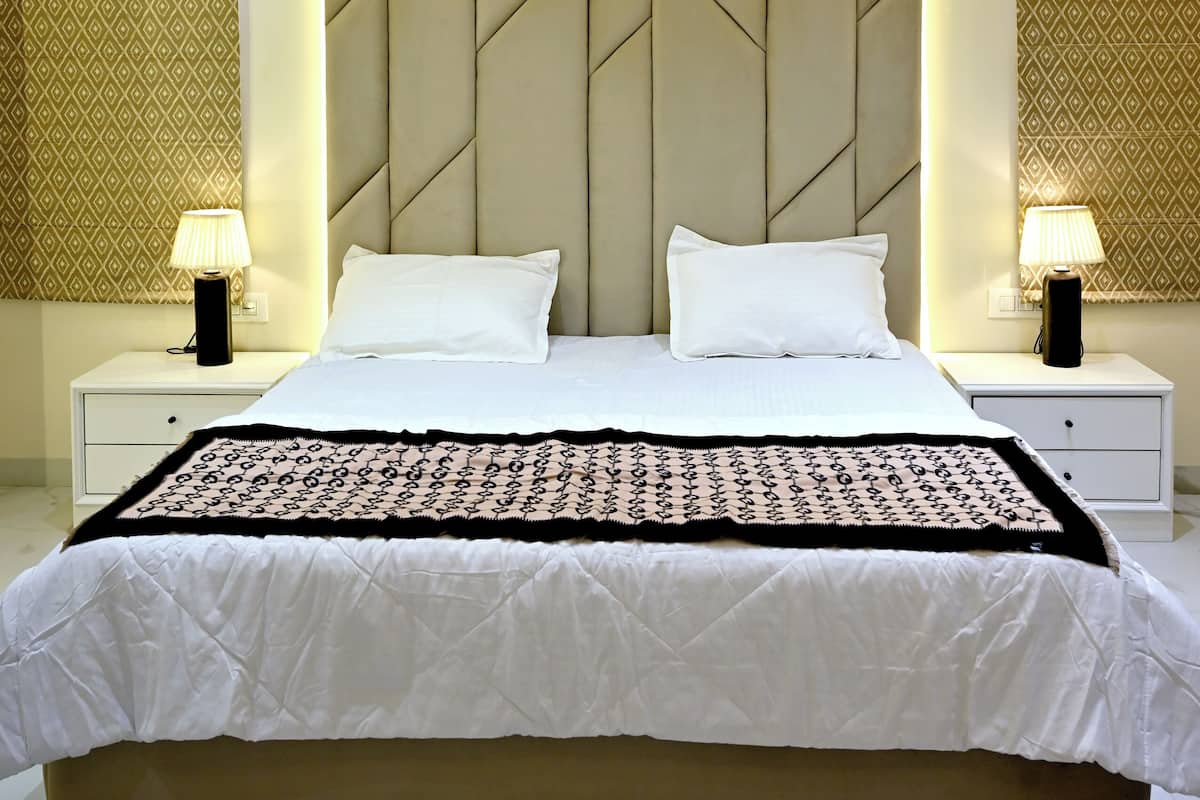 ห้องรอยัลสวีท (Adelaide ( balcony)) | โต๊ะทำงาน, เตารีด/โต๊ะรีดผ้า, Wi-Fi ฟรี, ผ้าปูที่นอน