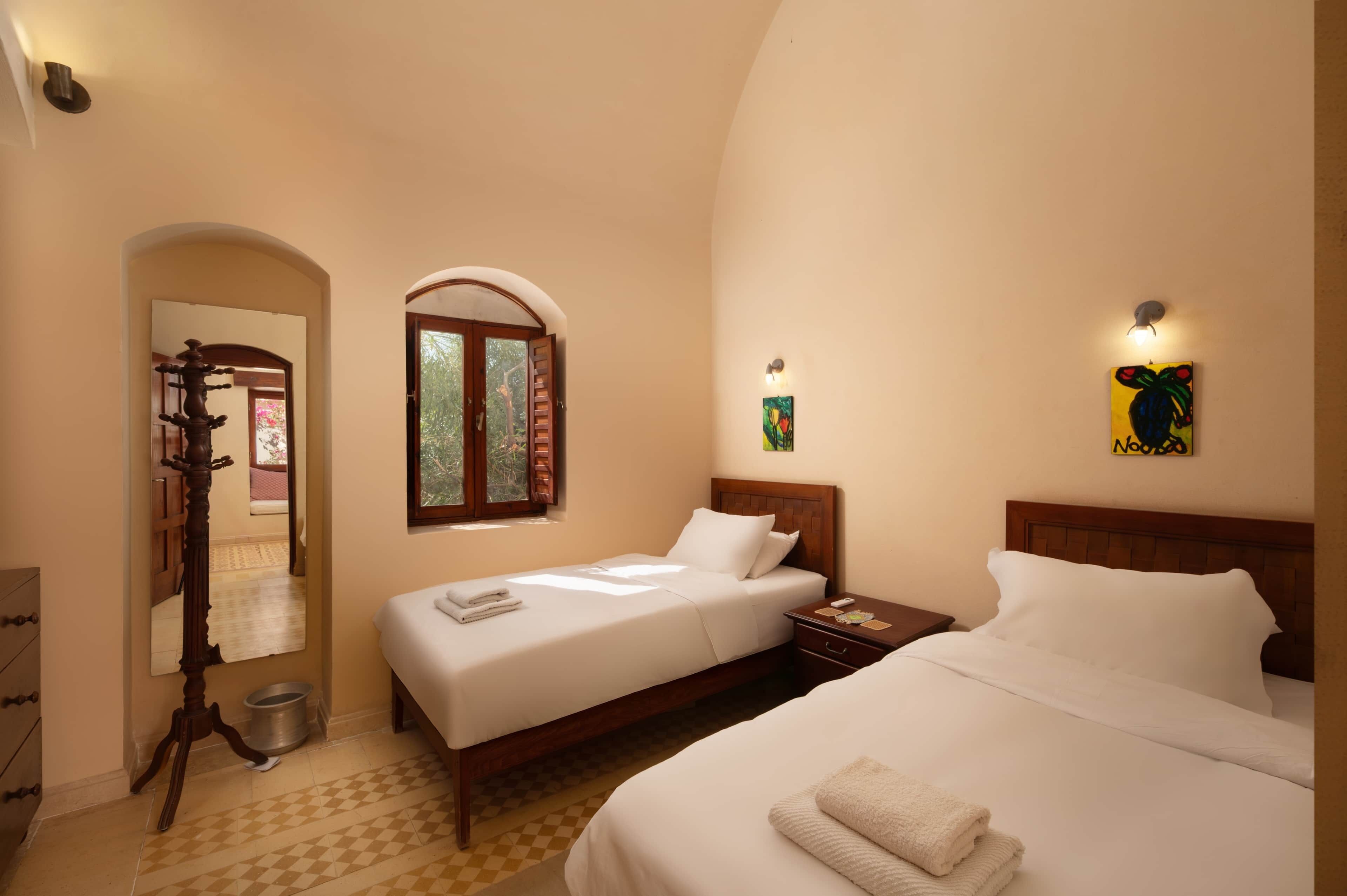 5 bedrooms, WiFi, bed sheets