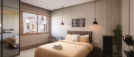 デスク、アイロン / アイロン台、WiFi、ベッドシーツ