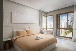4 bedrooms, desk, iron/ironing board, WiFi - The Sunlit Luxury Suites At AEON Court Yard (6th of October City)