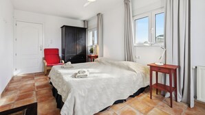 Room - House - Sleeps 10 to 34 - Heated Pool - Parking (Javea)