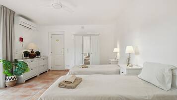 15 phòng ngủ, bàn ủi/dụng cụ ủi quần áo