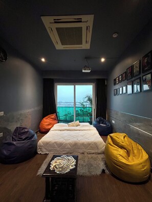 5 habitaciones, tabla de planchar con plancha, wifi y ropa de cama 