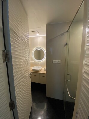 Shower, jetted bath, hair dryer, bidet - The Penthouse Noida (Noida)