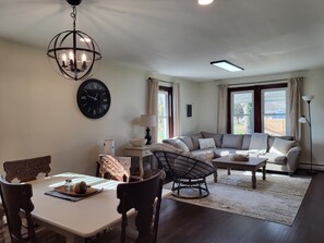 Living area - Cozy 2-bedroom house in peaceful Bernville with out door fire pit area (Bernville)