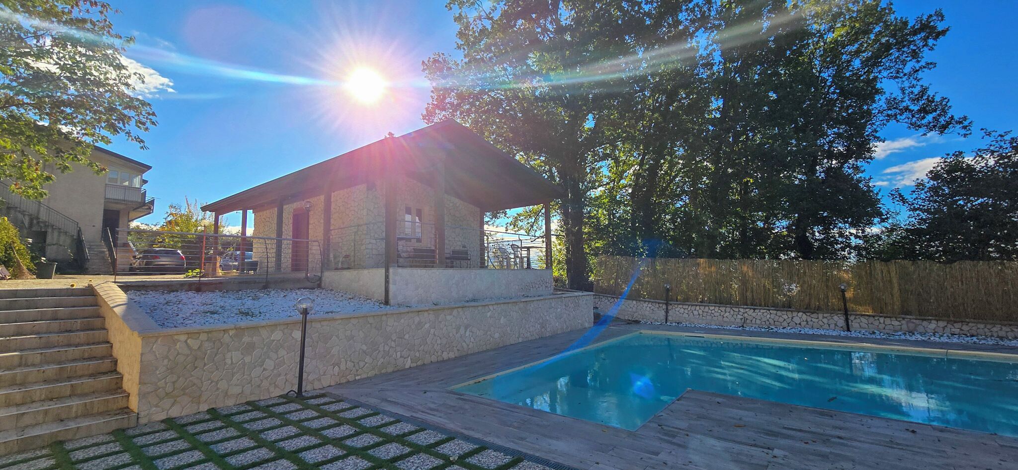 Sæsonbestemt udendørs pool, liggestole