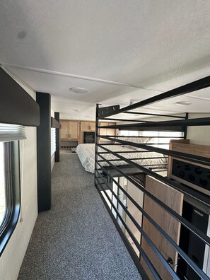 Desk, WiFi, bed sheets