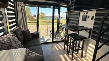 TV, fireplace, stereo